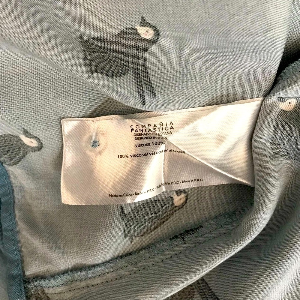 🔴 4/$15 Penguin print blue long ruffle edge sleeve viscose blouse size M in EUC - Picture 15 of 16